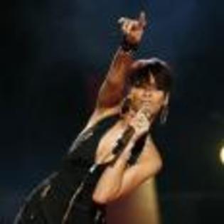 Rihanna_1231372633_2 - Rihanna