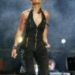 Rihanna_1231372649_2 - Rihanna