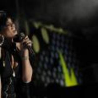 Rihanna_1231372665_2 - Rihanna