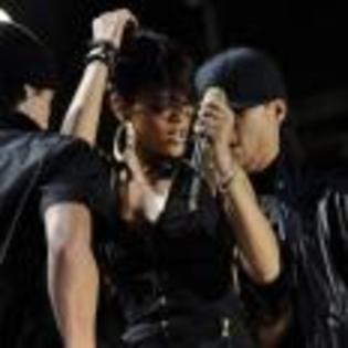 Rihanna_1231372691_2 - Rihanna