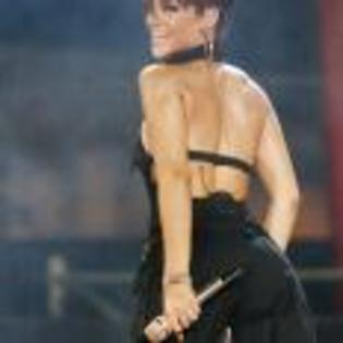 Rihanna_1231372767_2