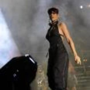 Rihanna_1231372841_2 - Rihanna