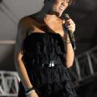 Rihanna_1231372934_1