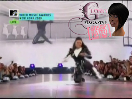 Janet-Jackson-Michael-Jackson-Tribute-@-MTV-VMA-2009_0002 - Scream