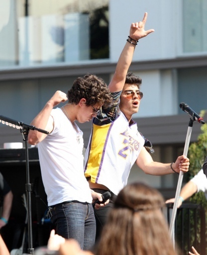 Jonas-Brothers-and-Friends-at-The-Grove-5-15-nick-jonas-12261480-416-512 - At the Groove 15-05