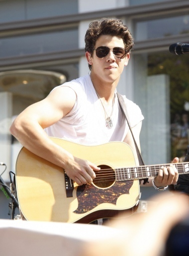 Jonas-Brothers-and-Friends-at-The-Grove-5-15-nick-jonas-12261477-379-512 - At the Groove 15-05