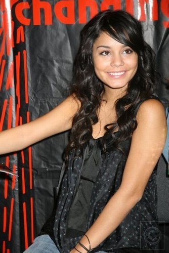 vanessa-hudgens-20080415-400174