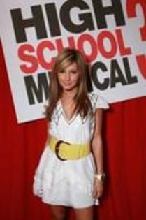 14995211 - poze rare cu ashley tisdale