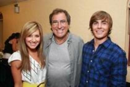 14995213 - poze rare cu ashley tisdale