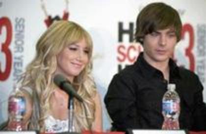 14995248 - poze rare cu ashley tisdale