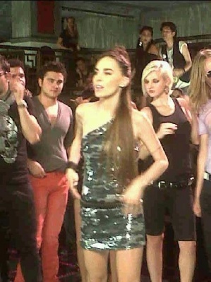 normal_BelindaPhotosCom_MusicVideos_Egoista_OnSet__(13)