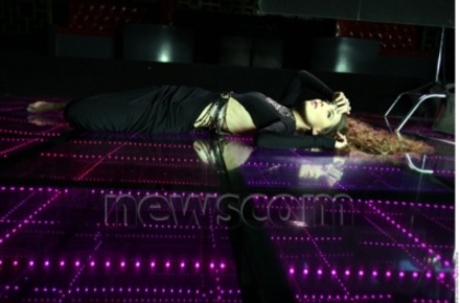 normal_BelindaPhotosCom_MusicVideos_Egoista_OnSet__(110)