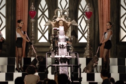 normal_BelindaPhotosCom_MusicVideos_Egoista_OnSet__(138)
