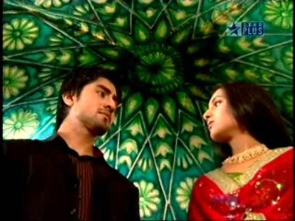 2q83se0[1] - Kis Desh Mein Hai Mera Dil