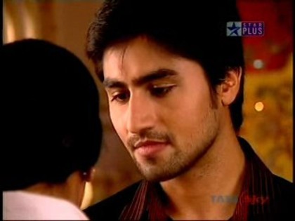2yov3ly[1] - Kis Desh Mein Hai Mera Dil