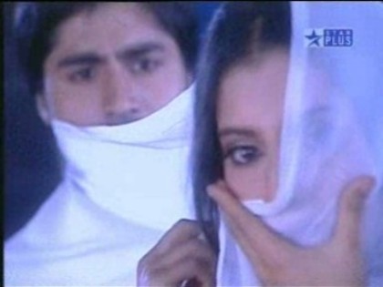 29w5mv8[1] - Kis Desh Mein Hai Mera Dil