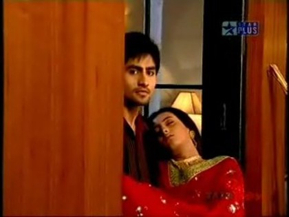 35i9b1k[1] - Kis Desh Mein Hai Mera Dil