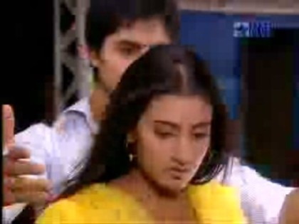 dzfi9z[1] - Kis Desh Mein Hai Mera Dil