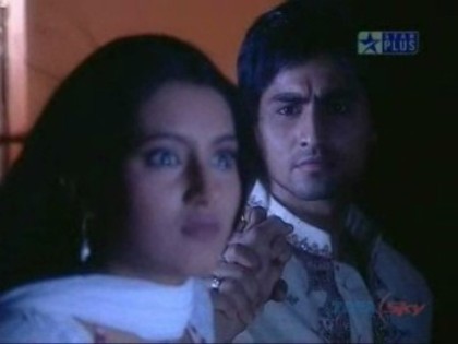 j9q6f4[1] - Kis Desh Mein Hai Mera Dil