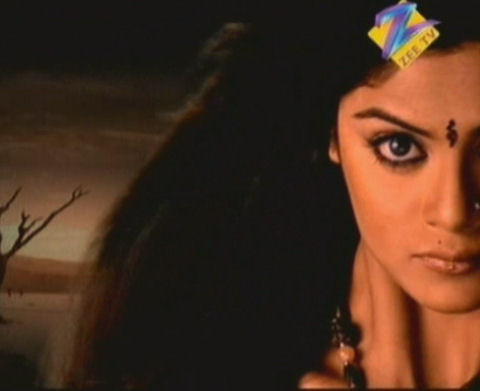 8fowoas[1] - Sayantani Ghosh-Naaginn Waadon Ki Agnipariksha