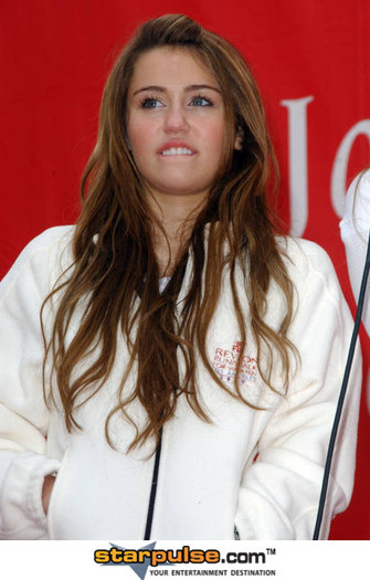 Miley Cyrus-ALO-069145
