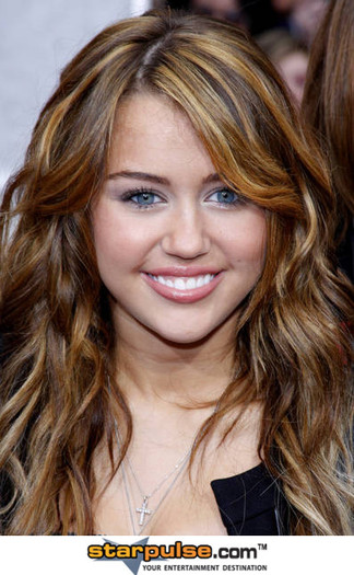 Miley Cyrus-DGG-021782