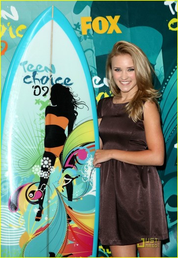 emily-osment-choice-sidekick-02