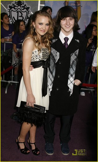 emily-osment-mitchel-musso-3d-premiere-04