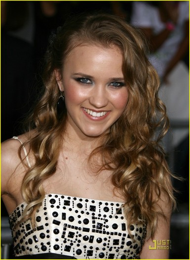 emily-osment-mitchel-musso-3d-premiere-05