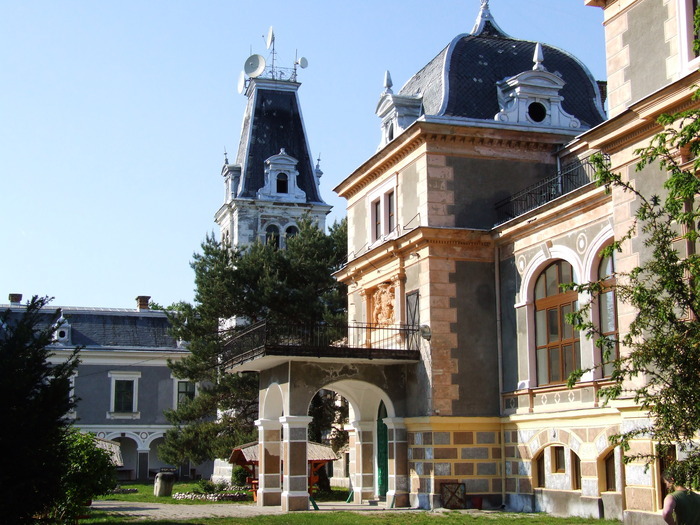 castelul de la MACEA - gradina botanica PAVEL COVACI MACEA