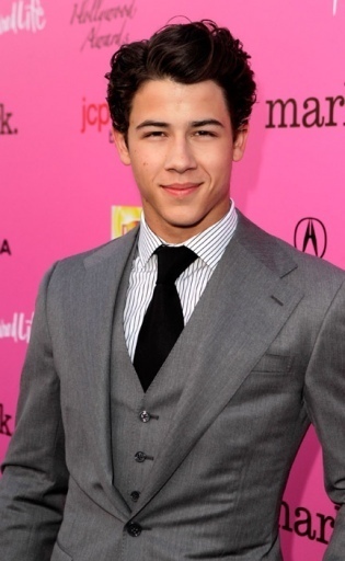 12th-Annual-Young-Hollywood-Awards-5-13-nick-jonas-12177194-315-512 - Cateva pozitzseee