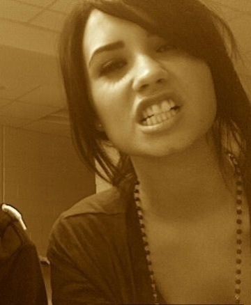 demi-rare-pic-demi-lovato-9735971-360-438 - demi lovato