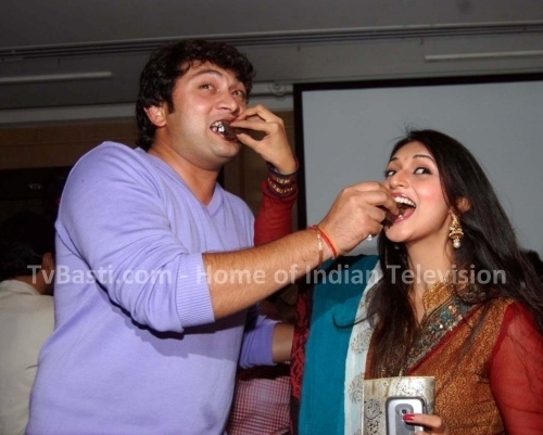 DIVYANKA24 - Divyanka sedinta photo si poze noi