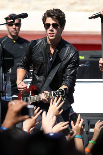 Nick+Jonas+brothers+perform+free+show+Grove+PRcyHBVDgtol - Nick Jonas at The Grove in Los Angeles