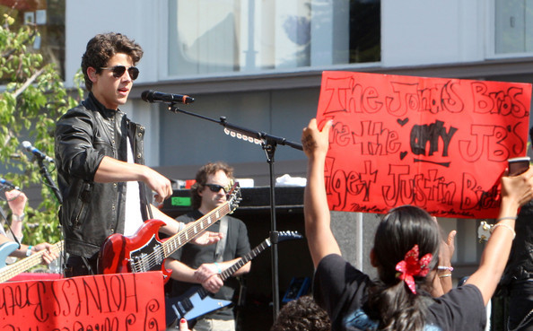 Jonas+Brothers+concert+Grove+vSl49ZHf3Axl - The Jonas Brothers Concert at The Grove