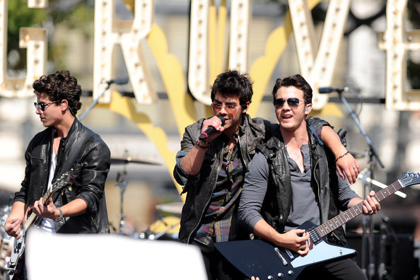 Jonas+Brothers+Friends+Perform+Grove+mcoPyA6PZJ0l - Jonas Brothers And Friends Perform At The Grove