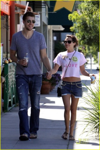 r9k3tx - Ashley Tisdale