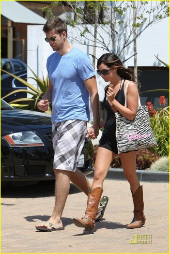 t86ws8 - Ashley Tisdale