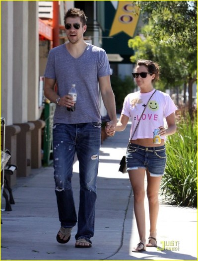 v5vjo3 - Ashley Tisdale