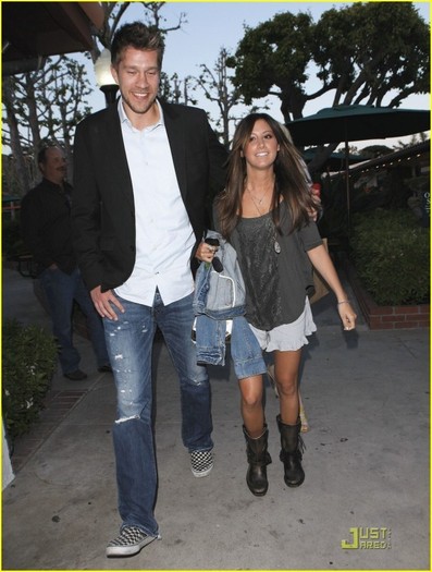 wqui38 - Ashley Tisdale