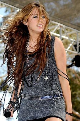 miley-cyrus-312290l-poza - Miley Cyrus Concert