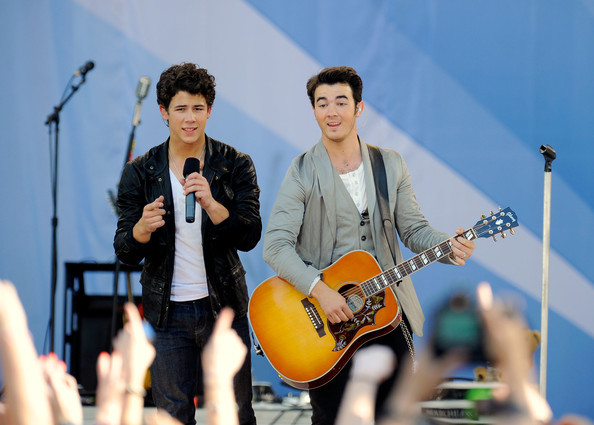 Jonas+Brothers+Demi+Lovato+Perform+ABC+Good+eDZUvTmeEAkl - The Jonas Brothers and Demi Lovato Perform On ABCs Good Morning America