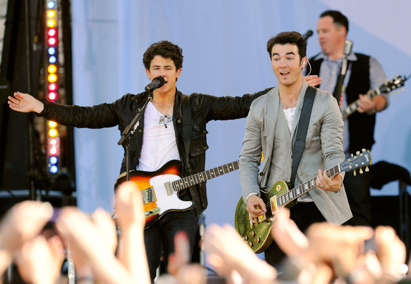 Jonas+Brothers+Demi+Lovato+Perform+ABC+Good+qkc3BKA5vchl - The Jonas Brothers and Demi Lovato Perform On ABCs Good Morning America