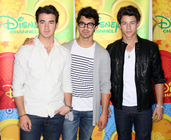 Disney+ABC+Television+Group+Summer+Press+Junket+XL7S7gBlxBql - Jonas Brothers Finish Concert Get Trapped in an Elevator