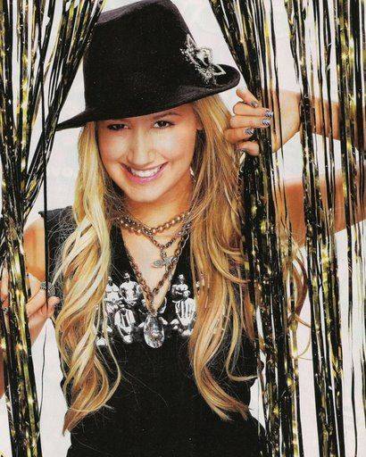 WUVMFDGLQBWKDORKZES - Ashley Tisdale