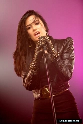 normal_demi-lovato-0139