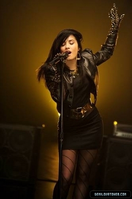 normal_demi-lovato-0145