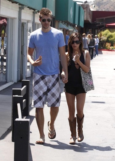 Ashley+Tisdale+Scott+Speer+Getting+Ice+Cream+HcomR5Hb8n0l - Ashley Tisdale
