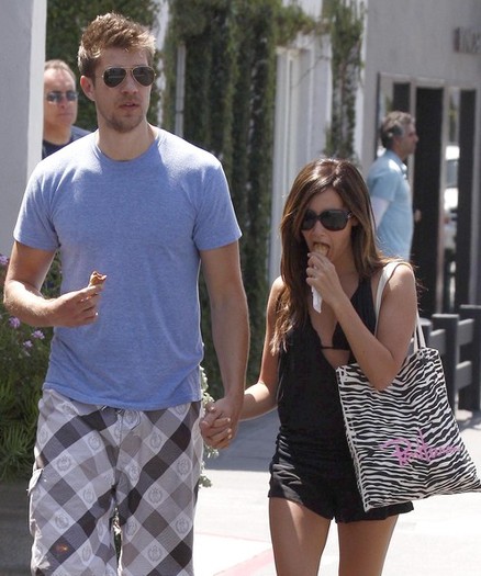 Ashley+Tisdale+Scott+Speer+Getting+Ice+Cream+OTcxeI951Rrl - Ashley Tisdale