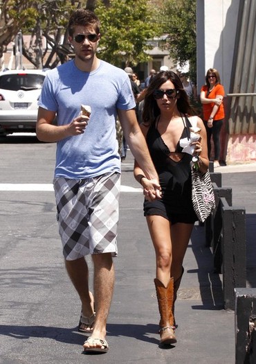 Ashley+Tisdale+Scott+Speer+Getting+Ice+Cream+S0ODHI_ddGwl - Ashley Tisdale